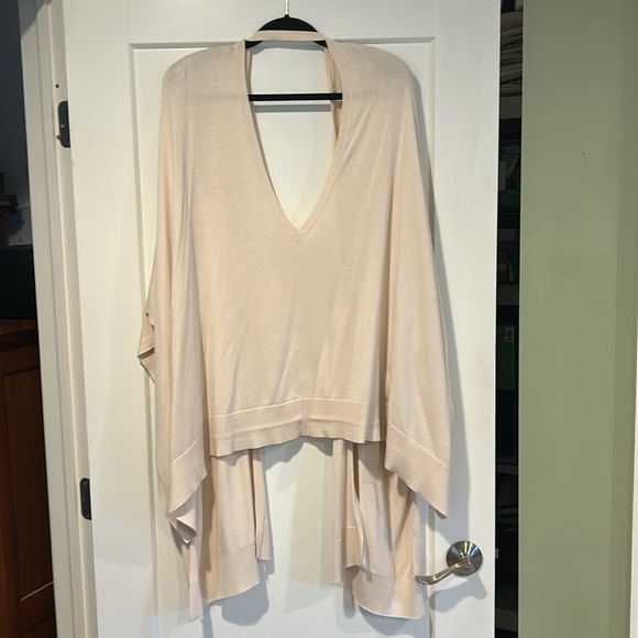 Lululemon Free to Coast Wrap - Picture 5 of 9